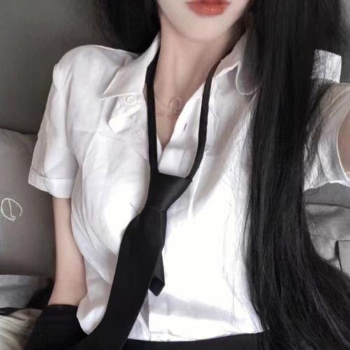 小鱼吃大鱼海报